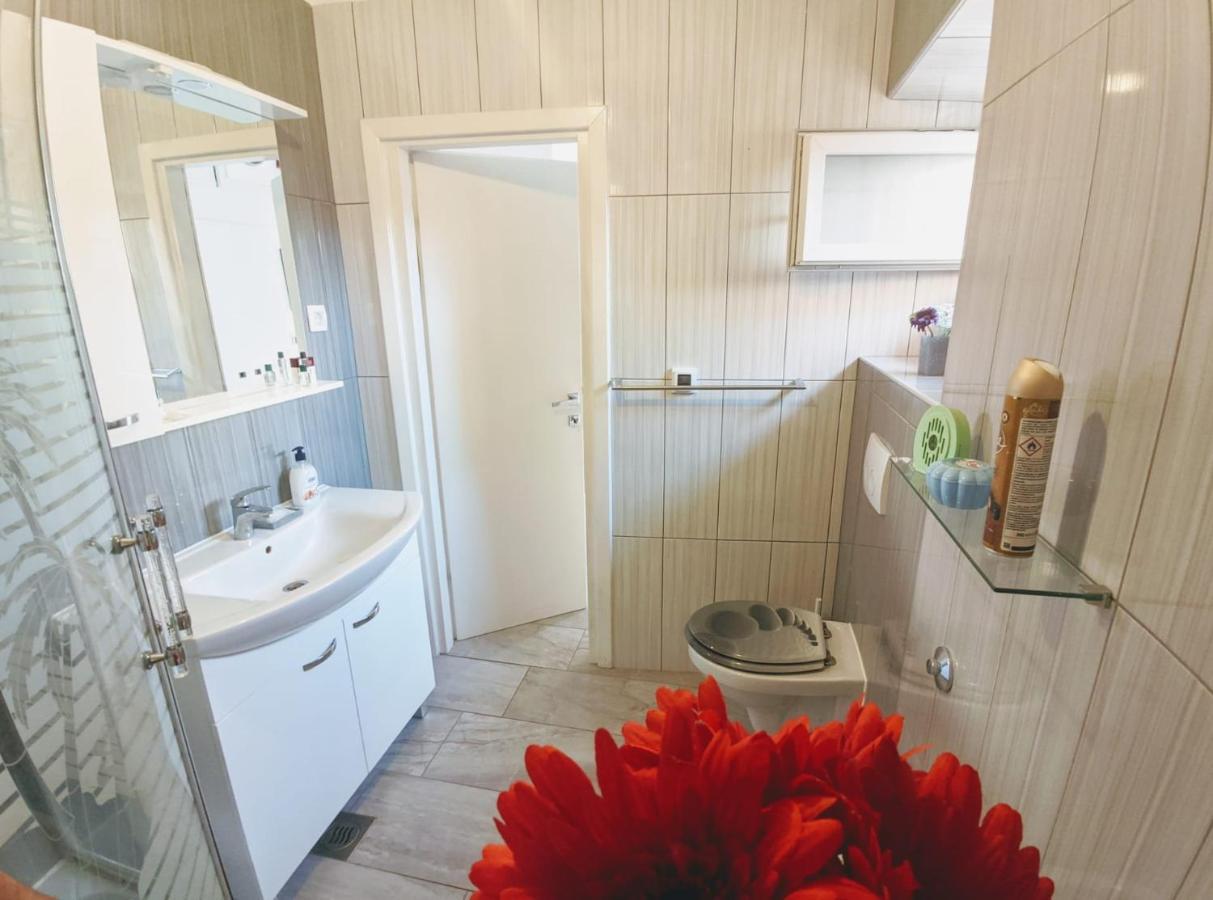 Glorianita Sweethome,Centro, Free Parking,Self Check- In 시베니크 외부 사진