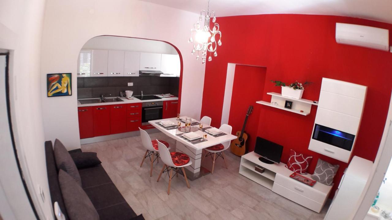 Glorianita Sweethome,Centro, Free Parking,Self Check- In 시베니크 외부 사진