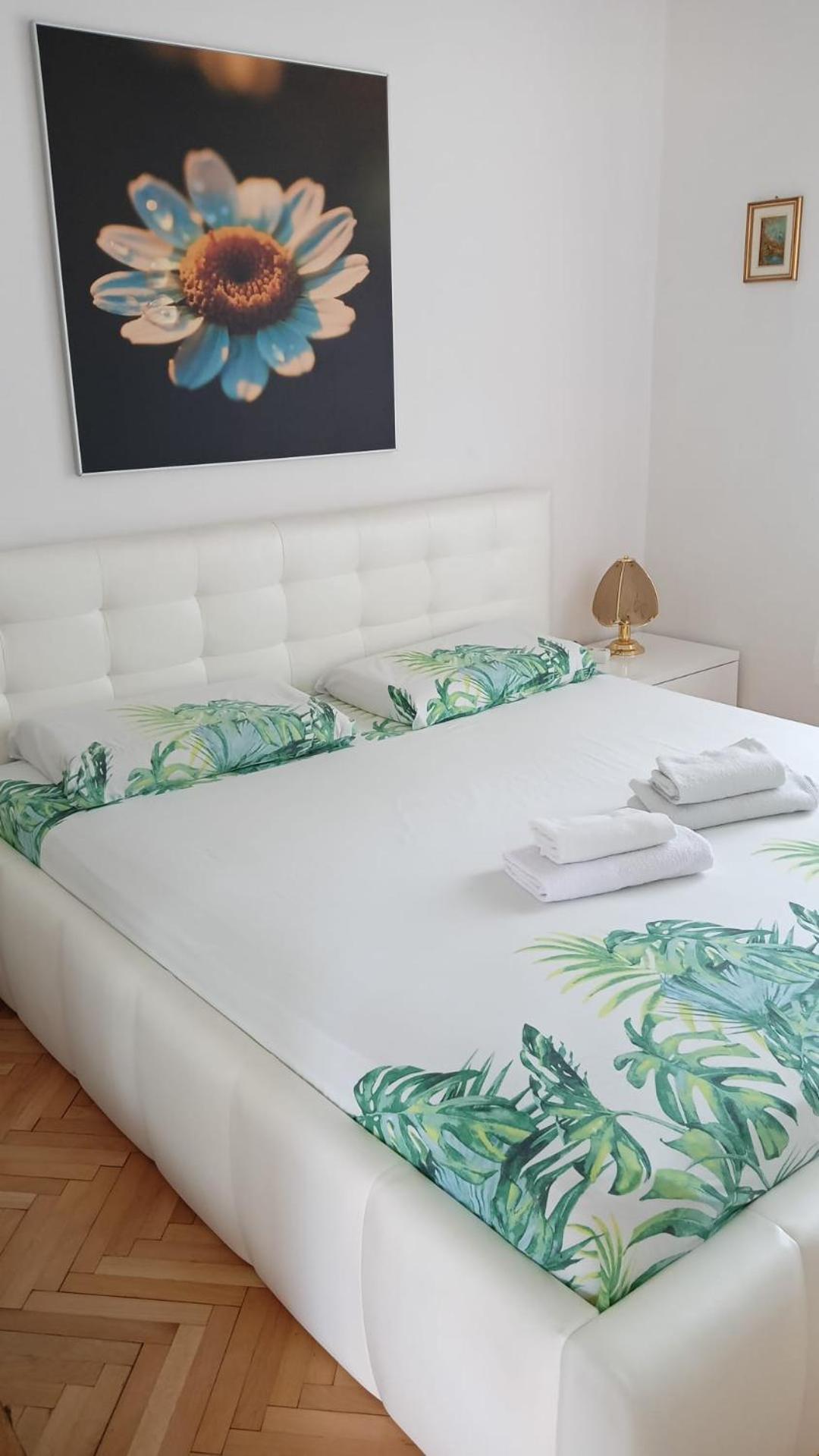 Glorianita Sweethome,Centro, Free Parking,Self Check- In 시베니크 외부 사진